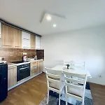 Apartman 007 *